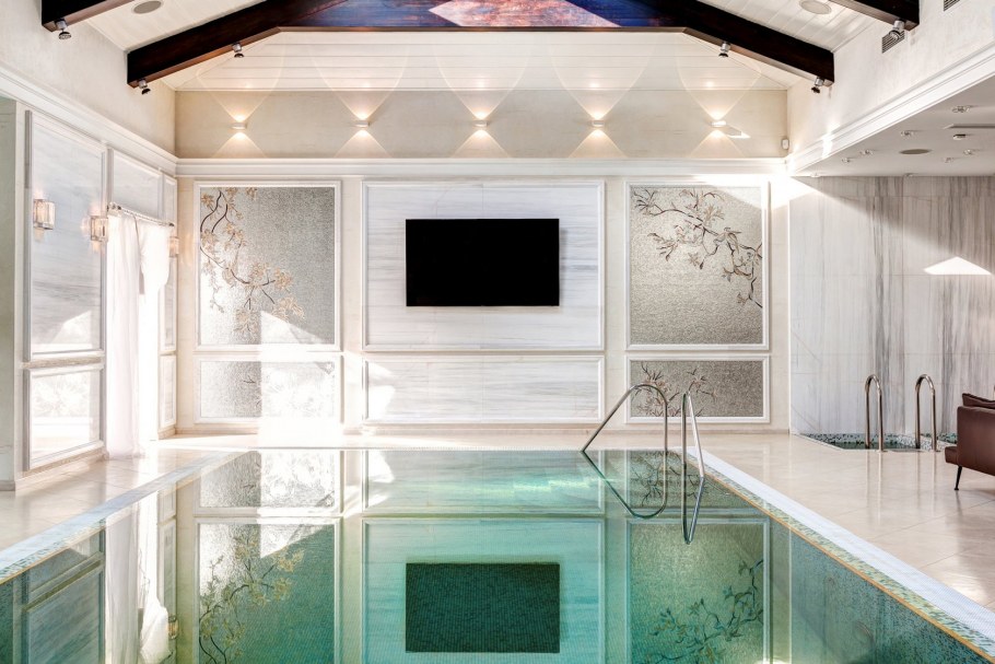 Бассейн в доме