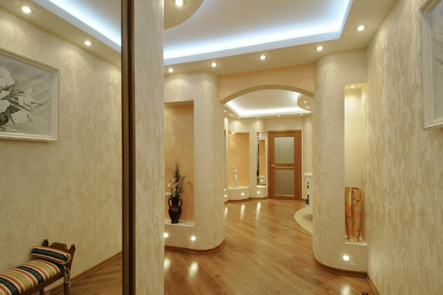 Отделка прихожей декоративной штукатуркой