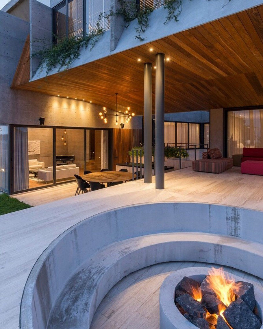 Загородный дом с внутренним двором