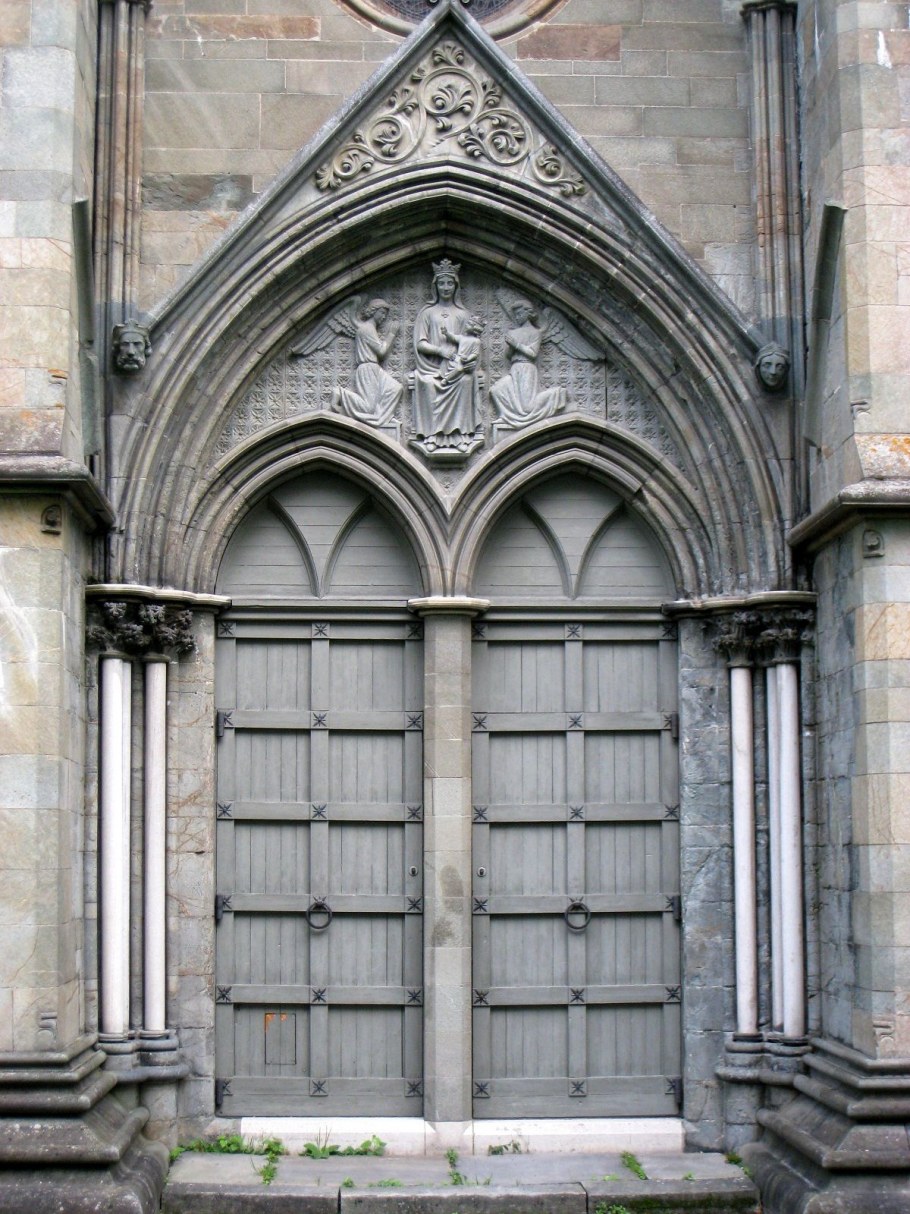 Романский стиль окна