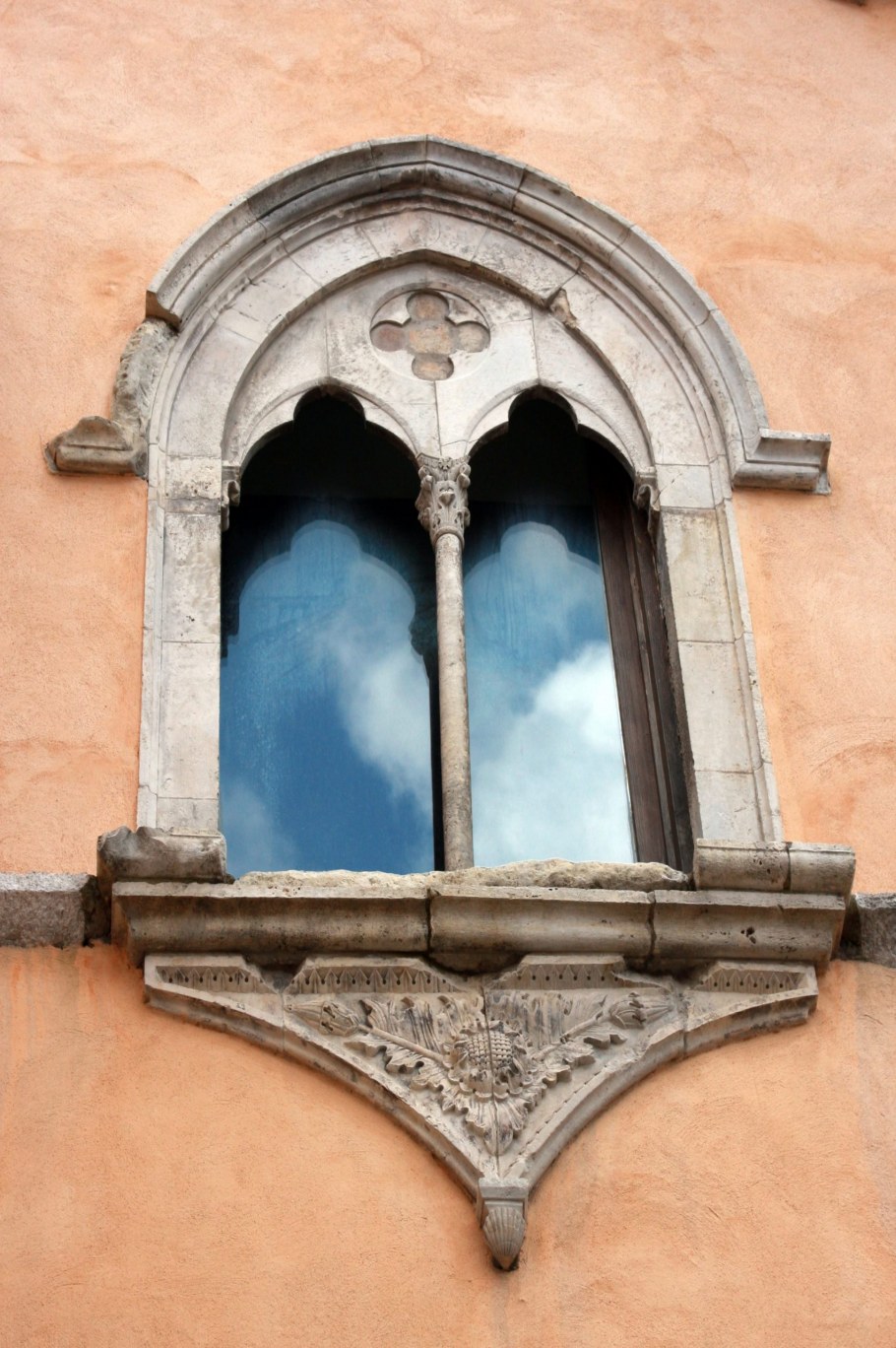 Бифорий в архитектуре это