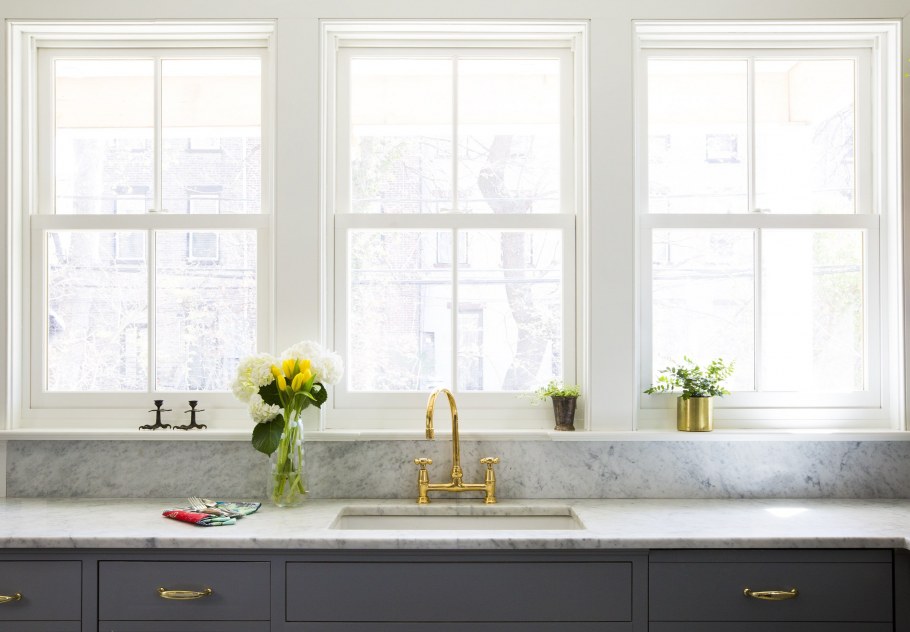 Кухня икеа раковина у окна