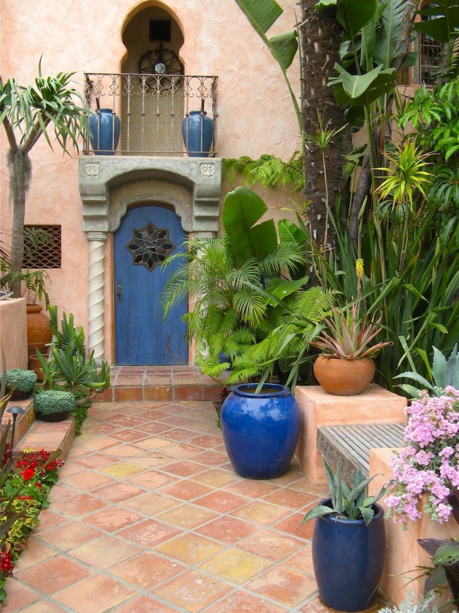 Патио в испано-мавританском стиле