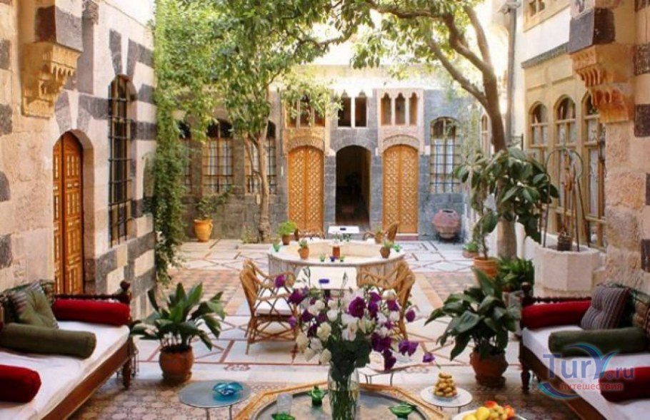 Внутренний дворик в арабском стиле