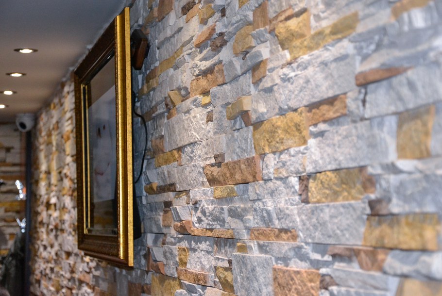 Натуральный природный камень во внутренней отделке
