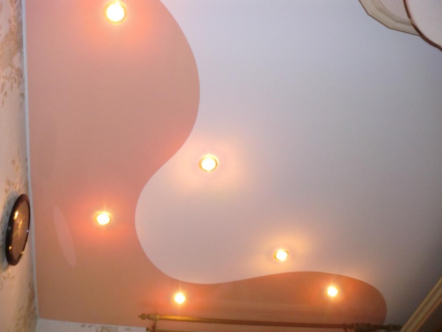 Натяжные потолки однотонные