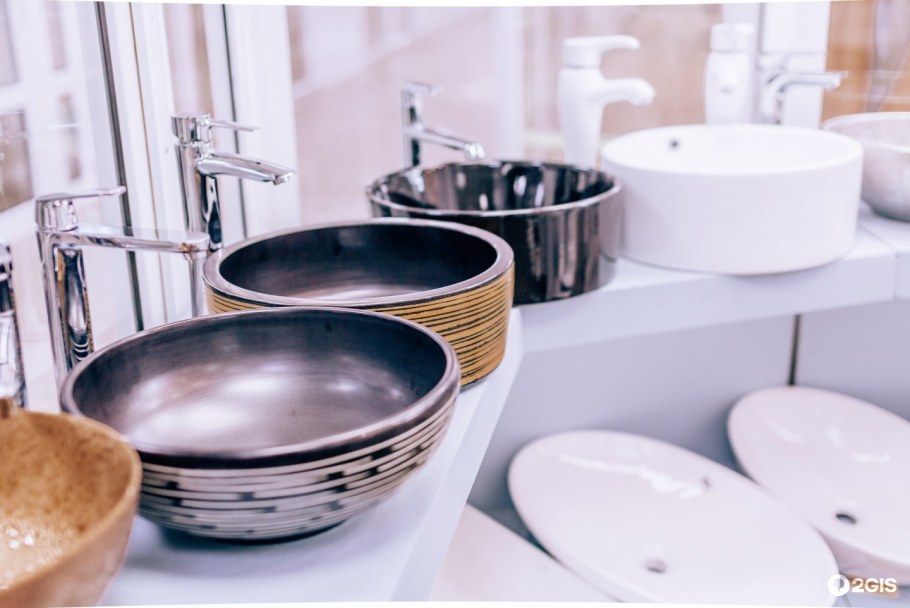 Латунь в интерьере кухни