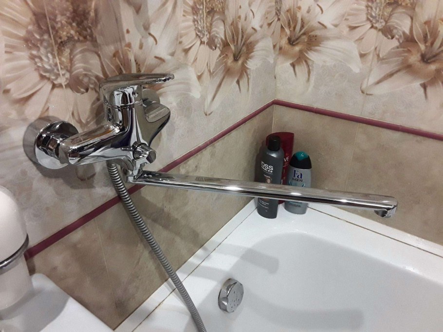 Чинит раковину