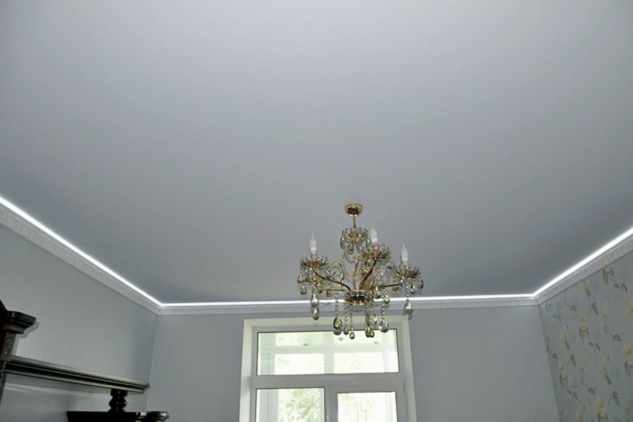 Матовый натяжной потолок м110