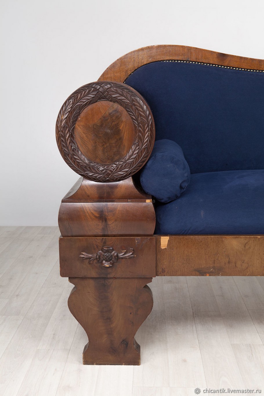 Кровать махагон дугообразное