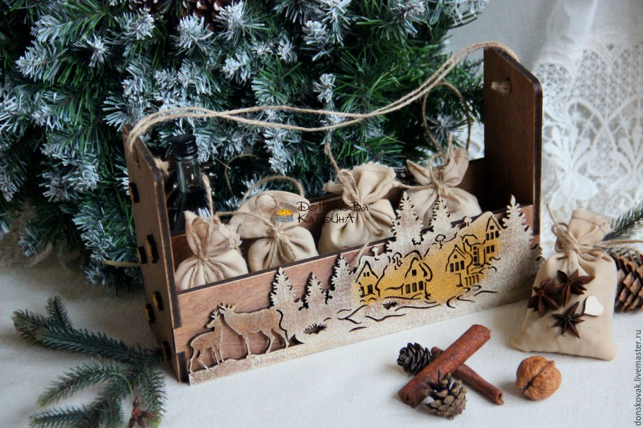 Деревянные коробки для подарков на новый год