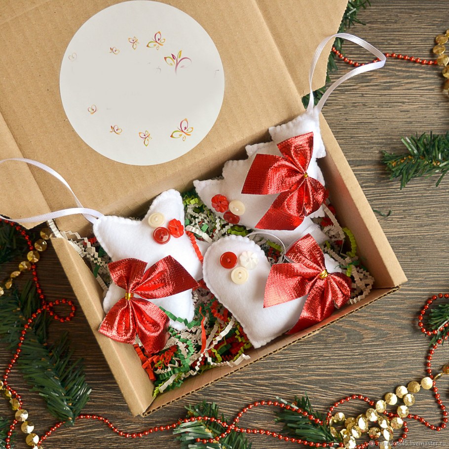 Елка с игрушками