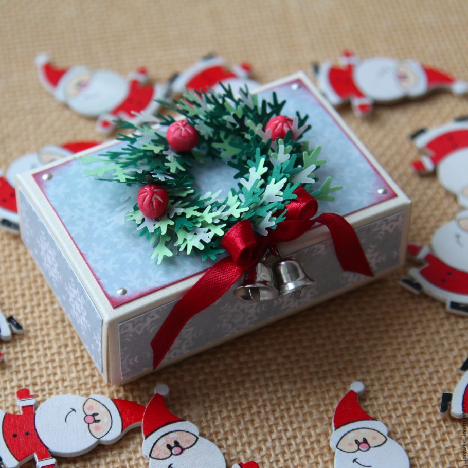 Коробочки с подарками на новый год