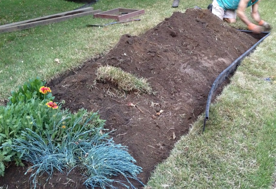 Подготовка почвы под клумбу