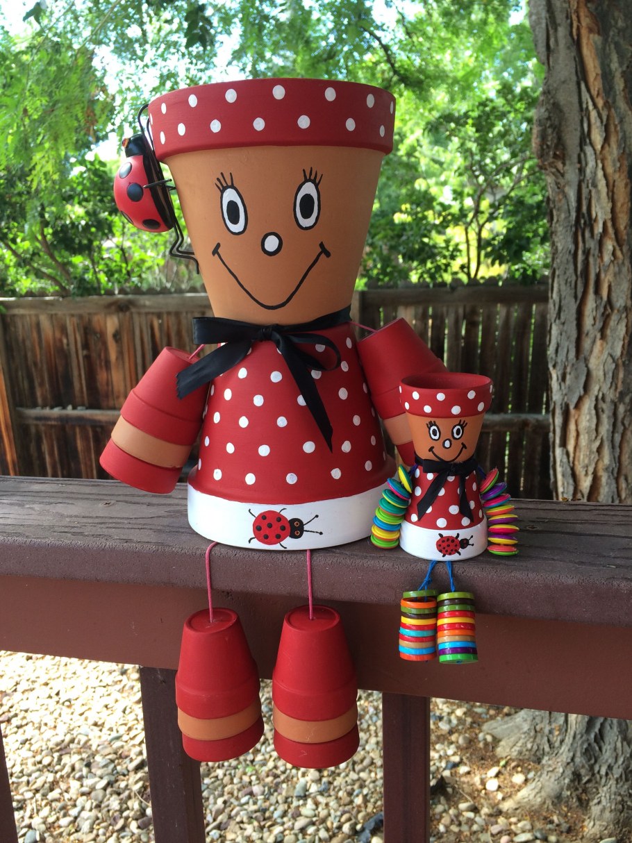 Человечки из горшков для цветов