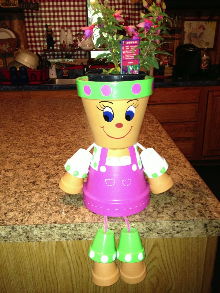 Садовые человечки из цветочных горшков