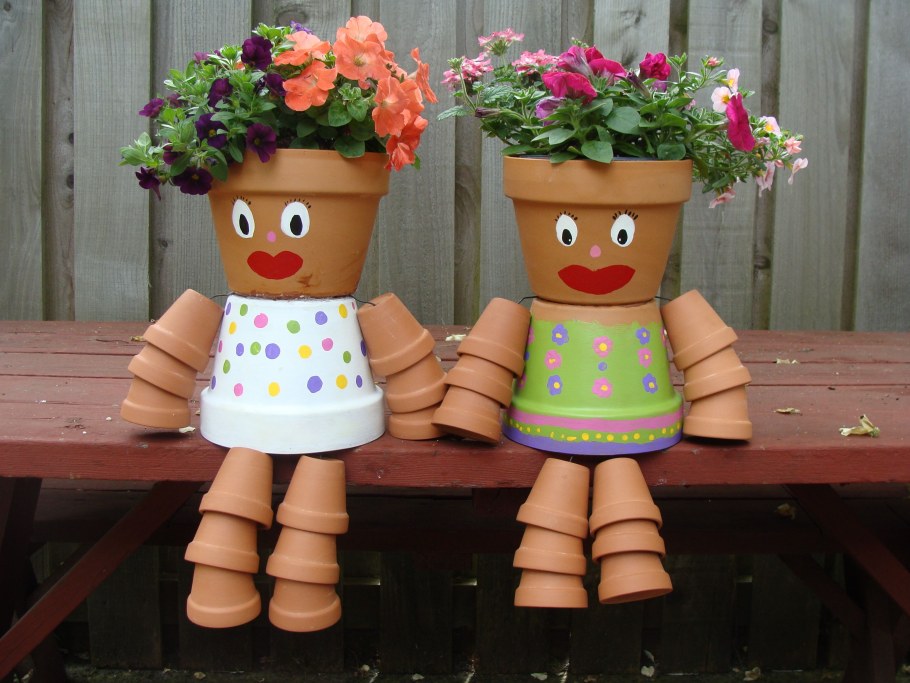 Фигурки из цветочных горшков