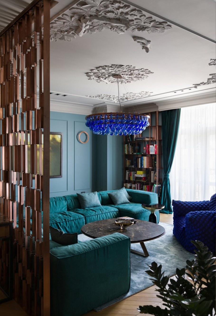 Необычные потолки в гостиной