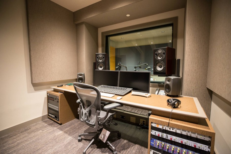 На стенах на конференции