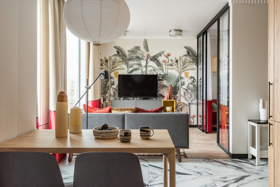 Телевизор на стене в гостиной