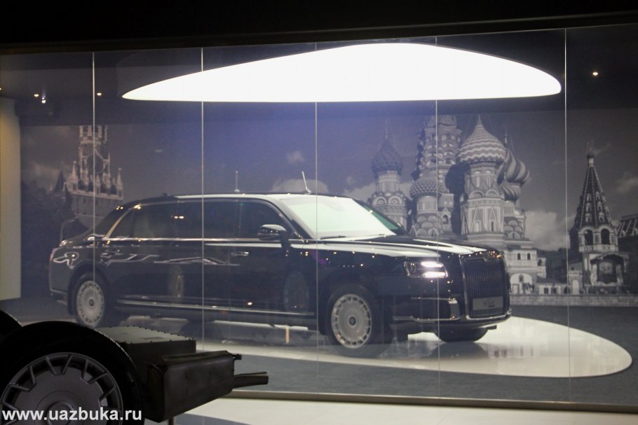 Аурус Сенат сбоку