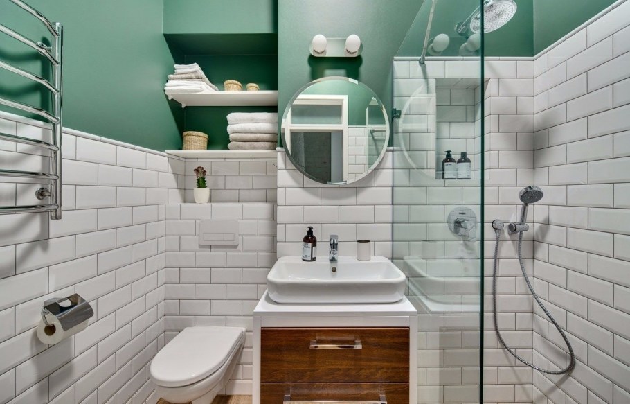 Маленькая ванная комната с туалетом