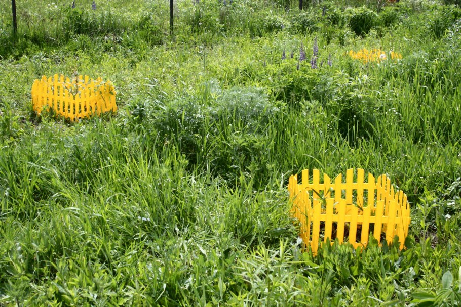 Забор из пластмассовых ящиков