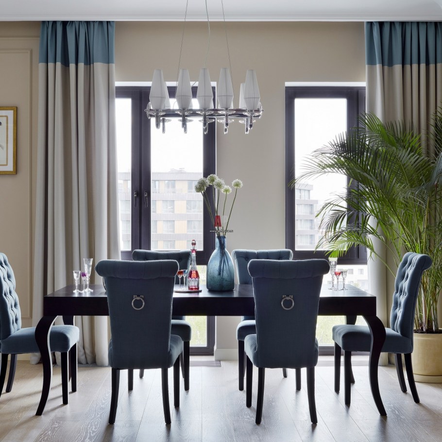 Стол обеденный в неоклассическом стиле