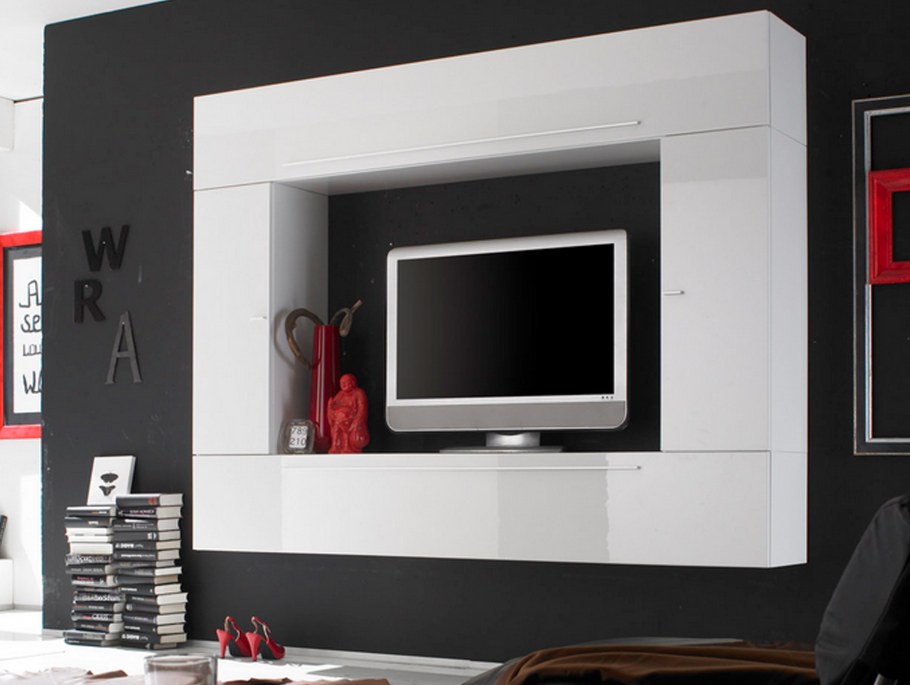 Шкаф вокруг телевизора на стене