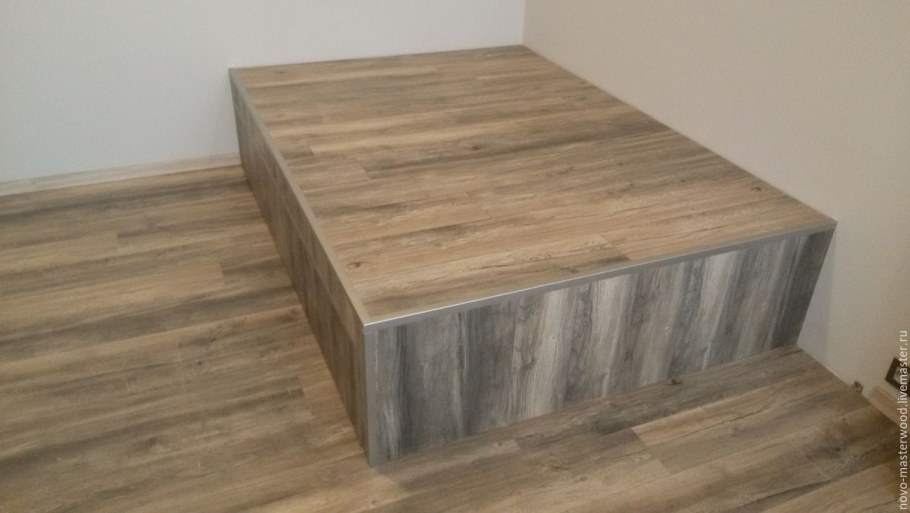 Подиум из мебельного щита