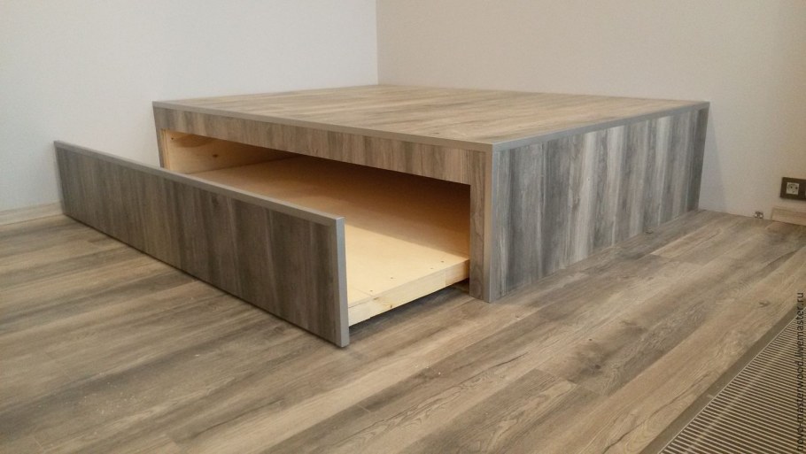 Подиум с выдвижными ящиками