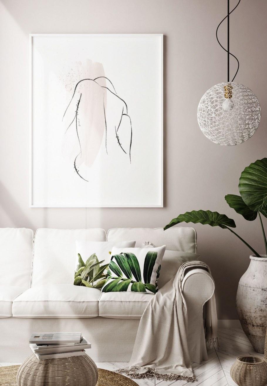 Минималистичный интерьер с картинами