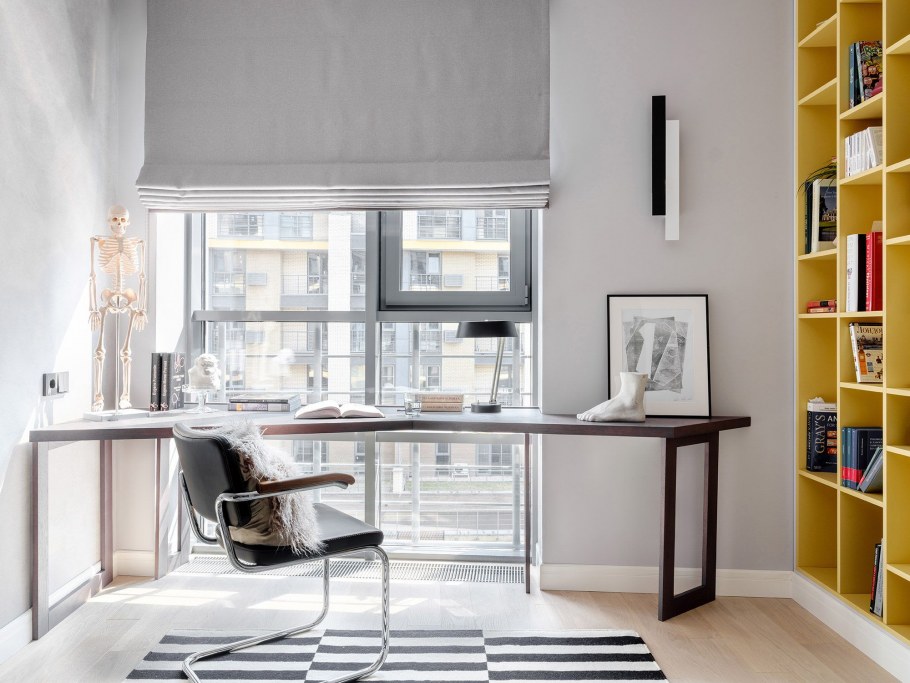 Рабочая зона у панорамного окна