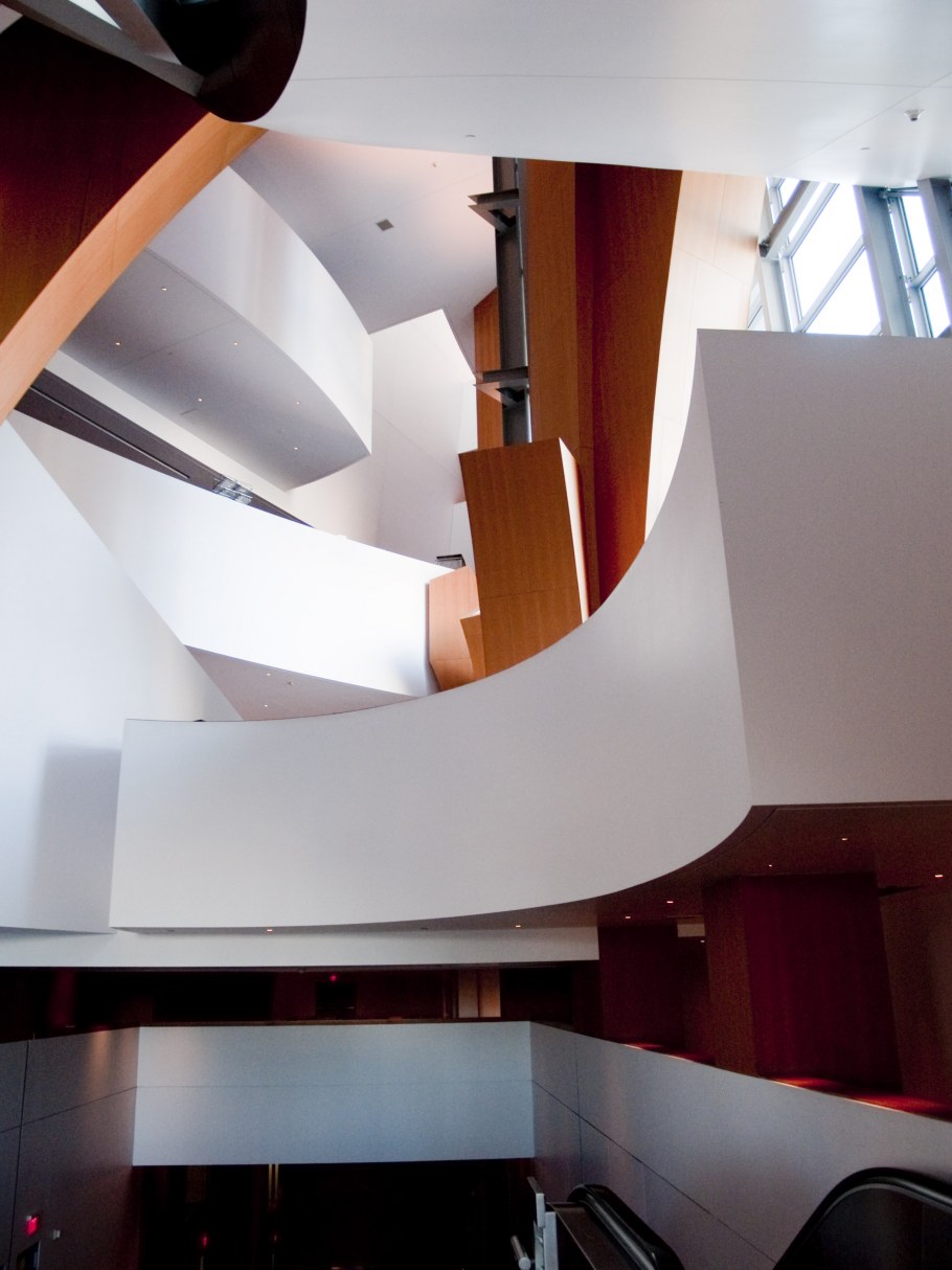 Концертный зал Уолта Диснея в Лос-Анджелесе внутри