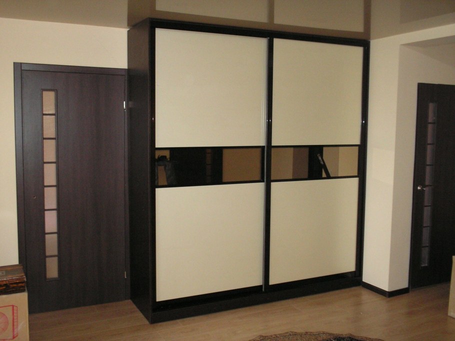 Зеркальные шкафы купе аристо