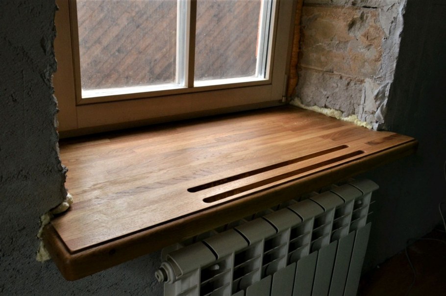 Подоконник из дуба в интерьере