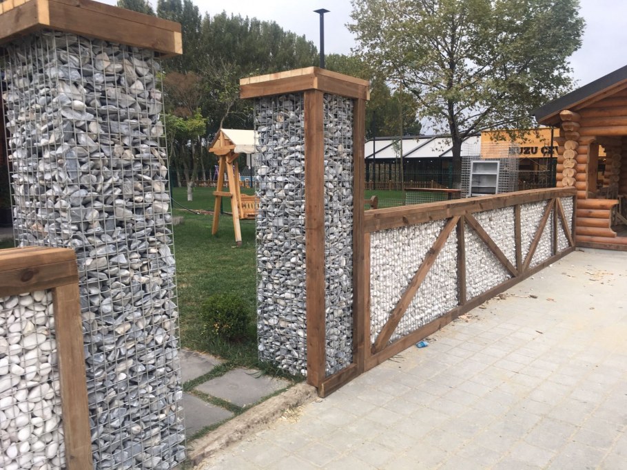 Камин из габионов