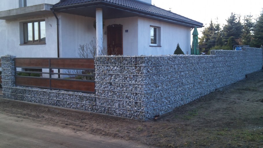 Габион в интерьере кафе