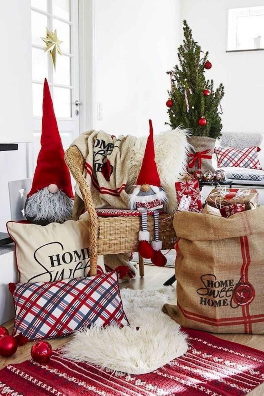 Новогодний декор прихожей