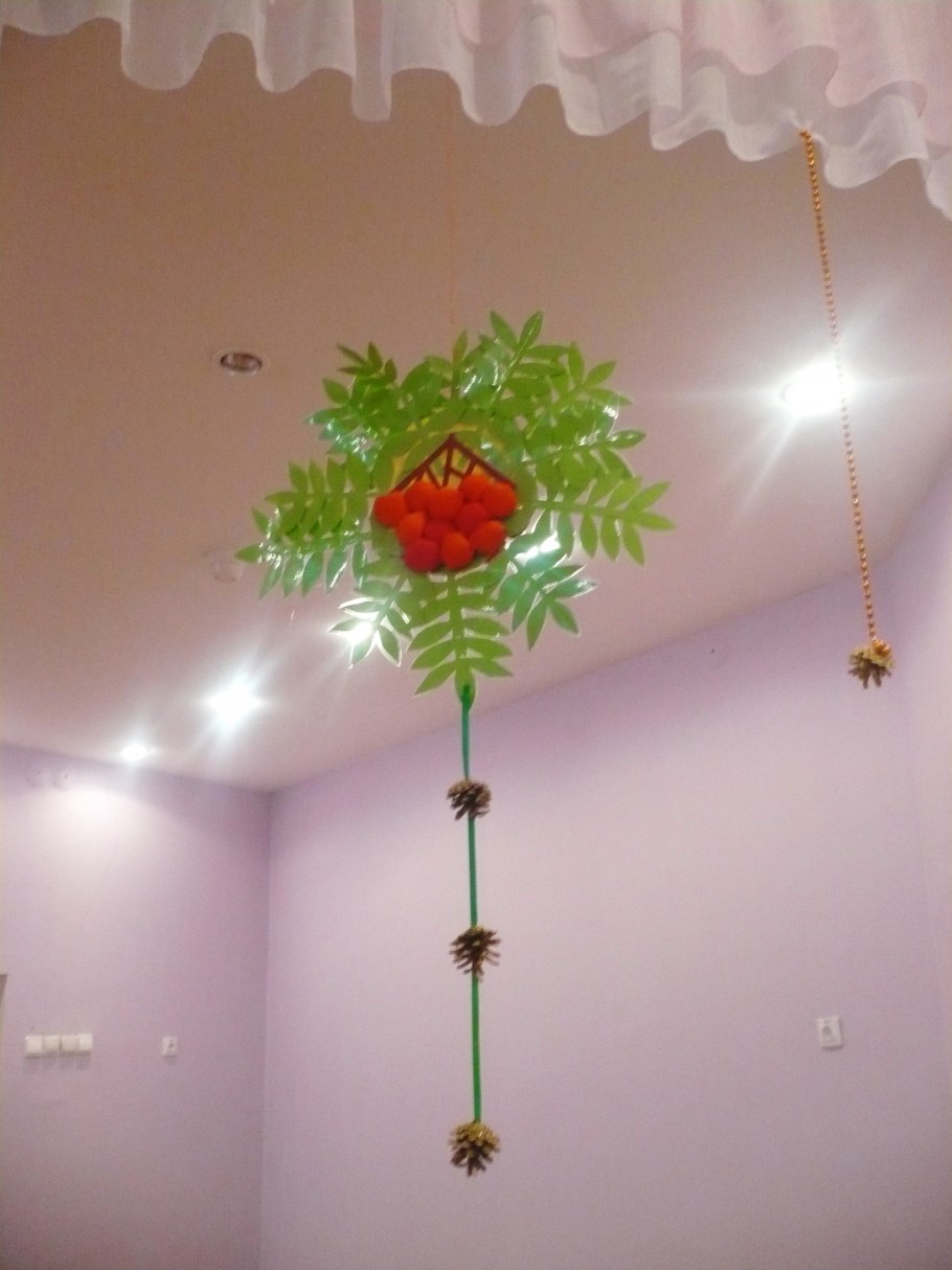 Украшение потолка в детском саду к осени