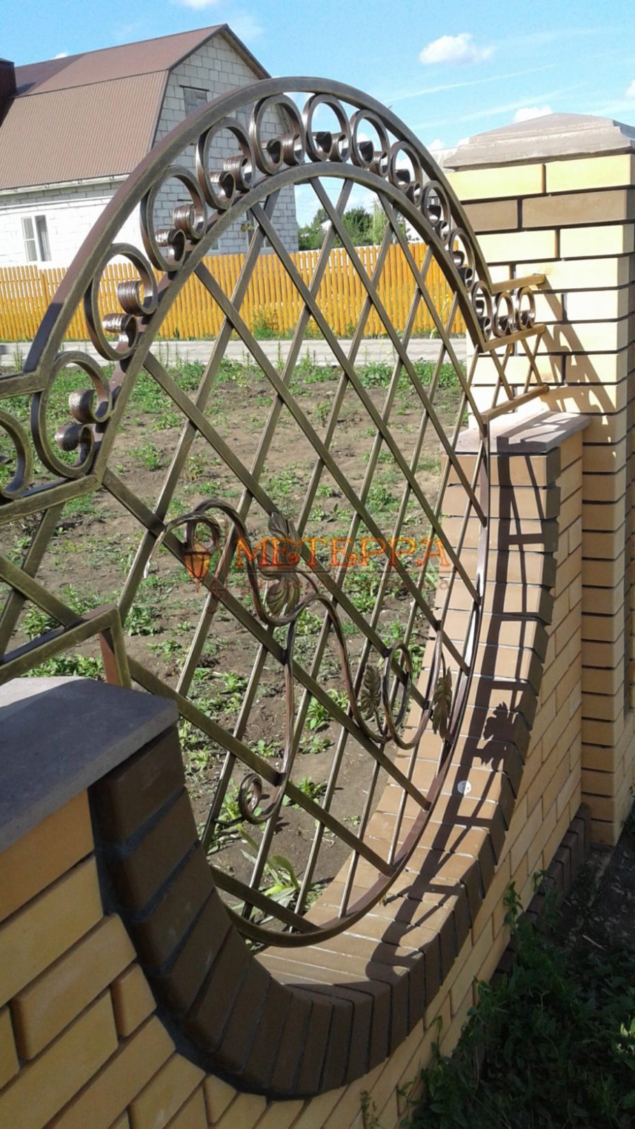 Забор с аркой