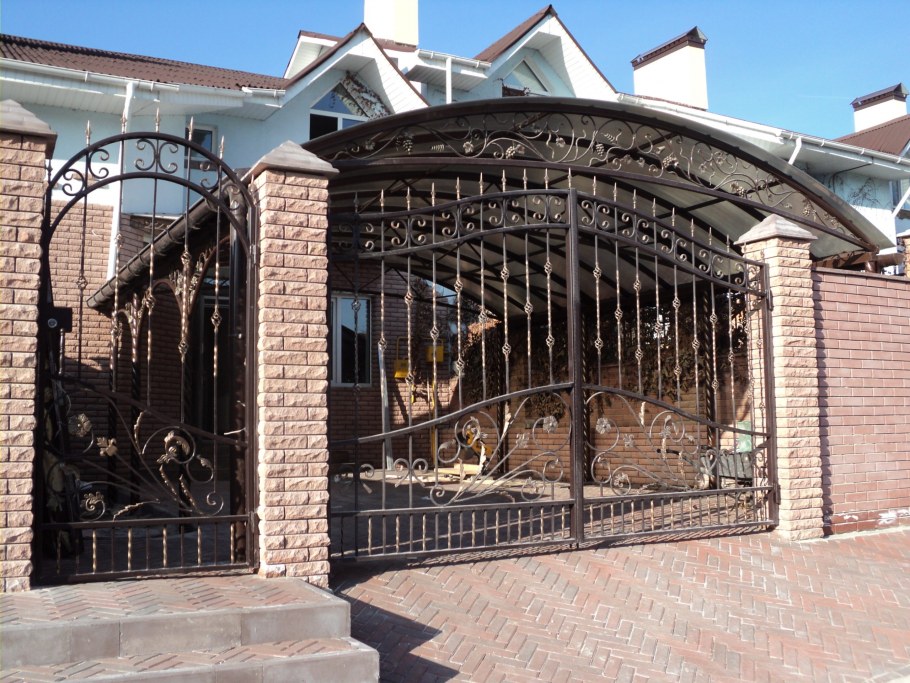 Роскошные кованые ворота