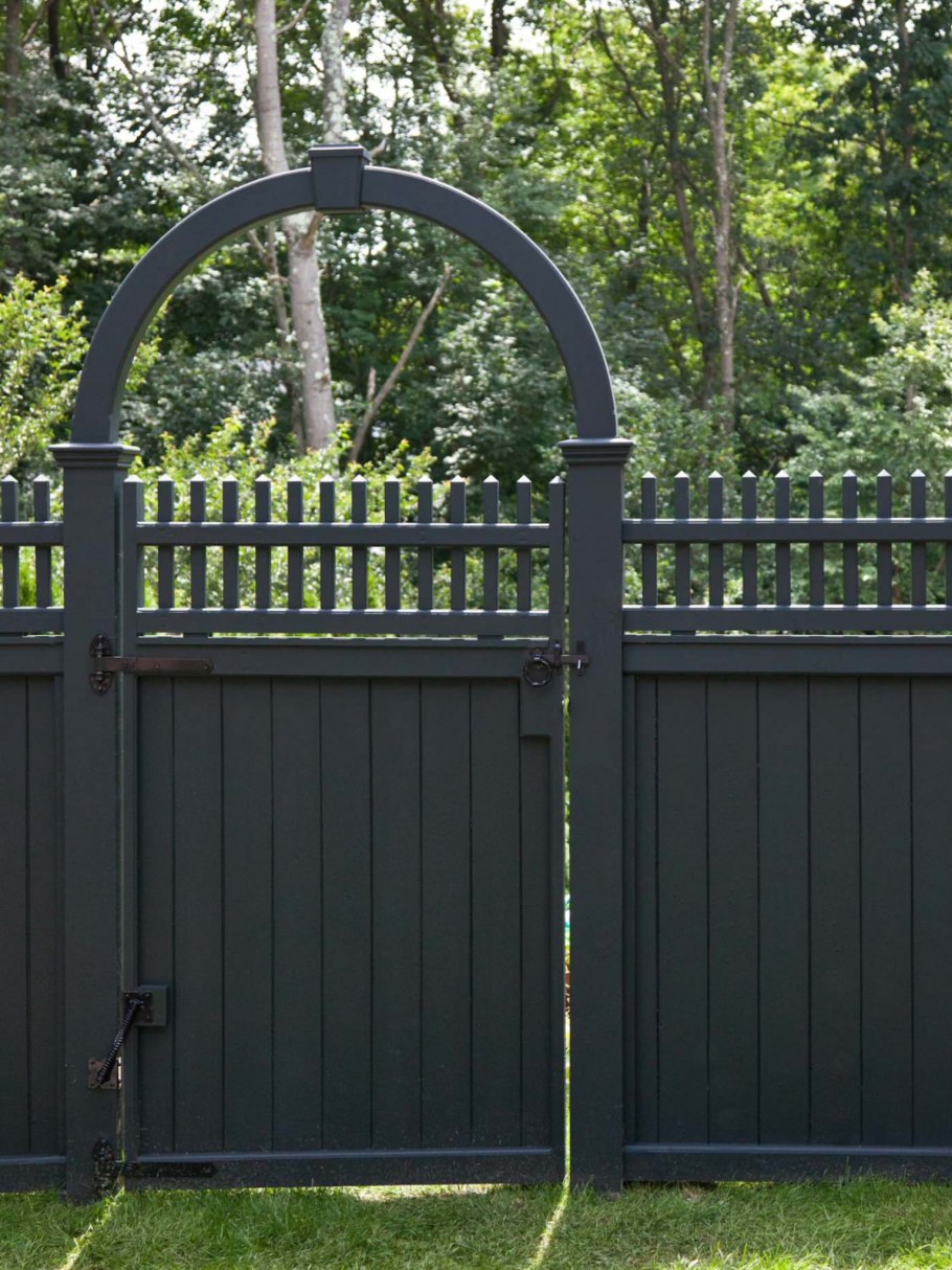 Арка над калиткой из металла