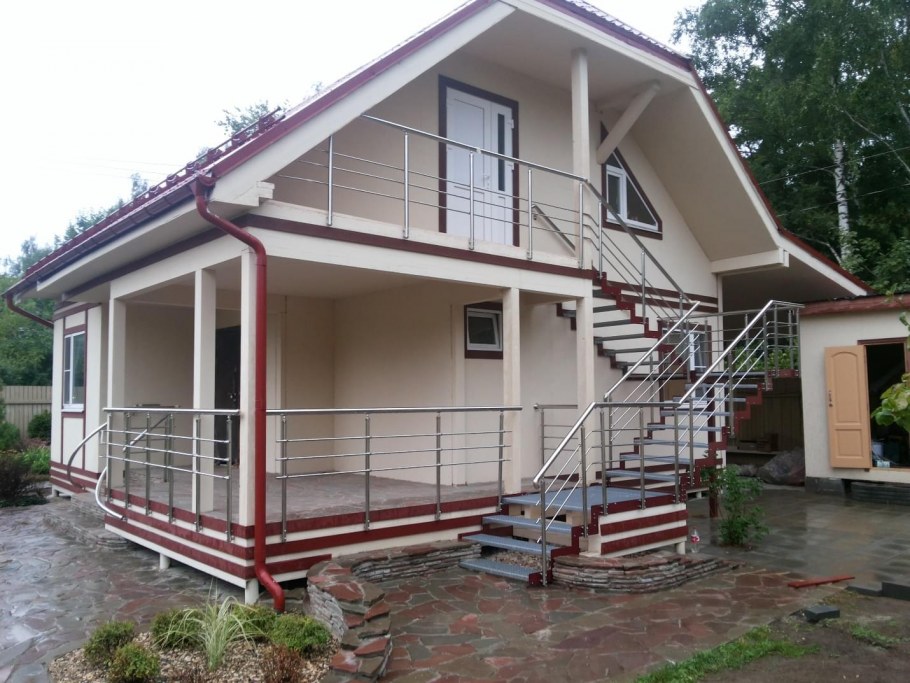 Наружная лестница на второй этаж