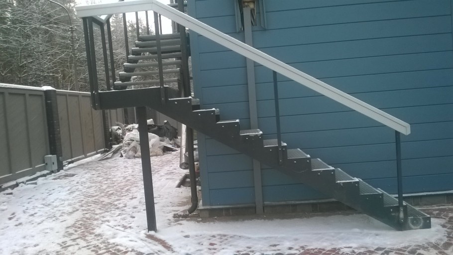 Лестница металлическая уличная