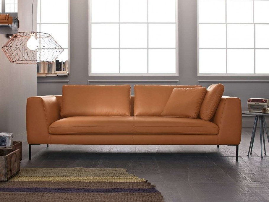 Кресло в интерьере гостиной