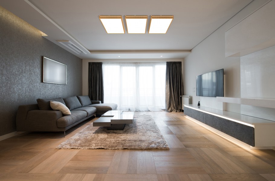 Стена из ламината в гостиной