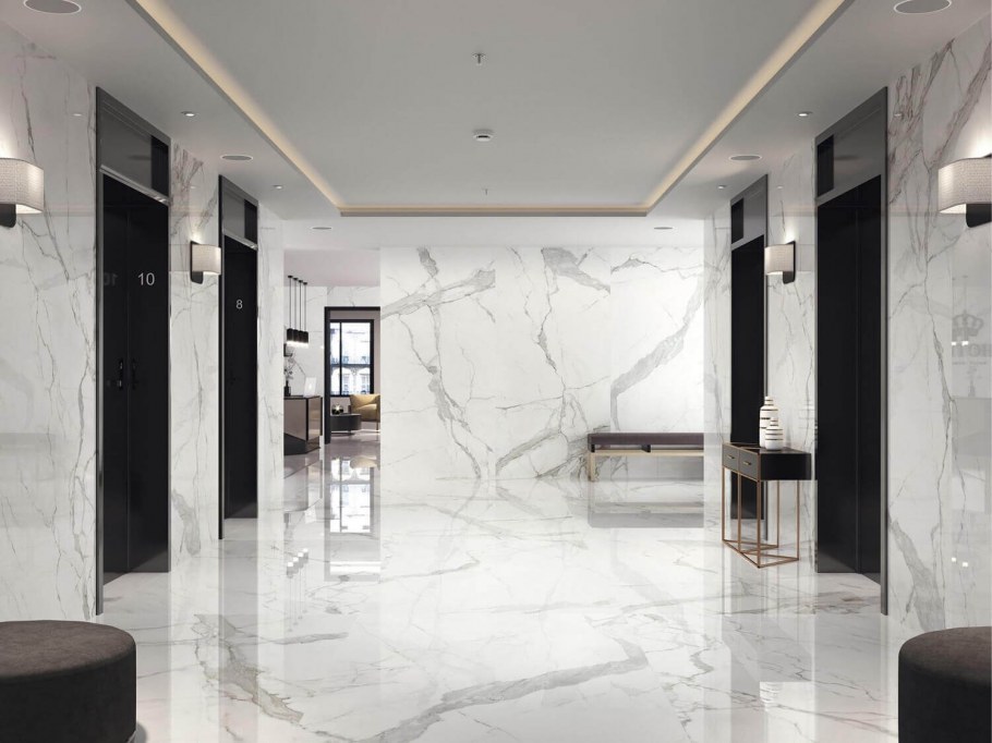 Ванная в скандинавском стиле с мраморной плиткой