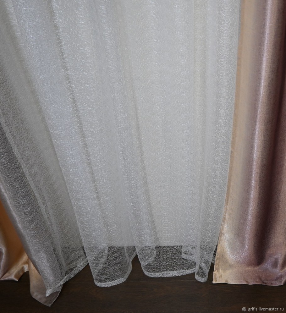 Тюль паутинка в интерьере гостиной