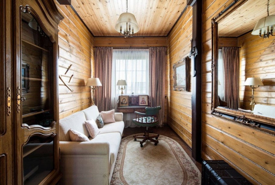 Интерьер кабинета в деревянном доме